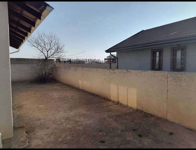 2 BEDROOM HOUSE FOR SALE IN LAKESIDE